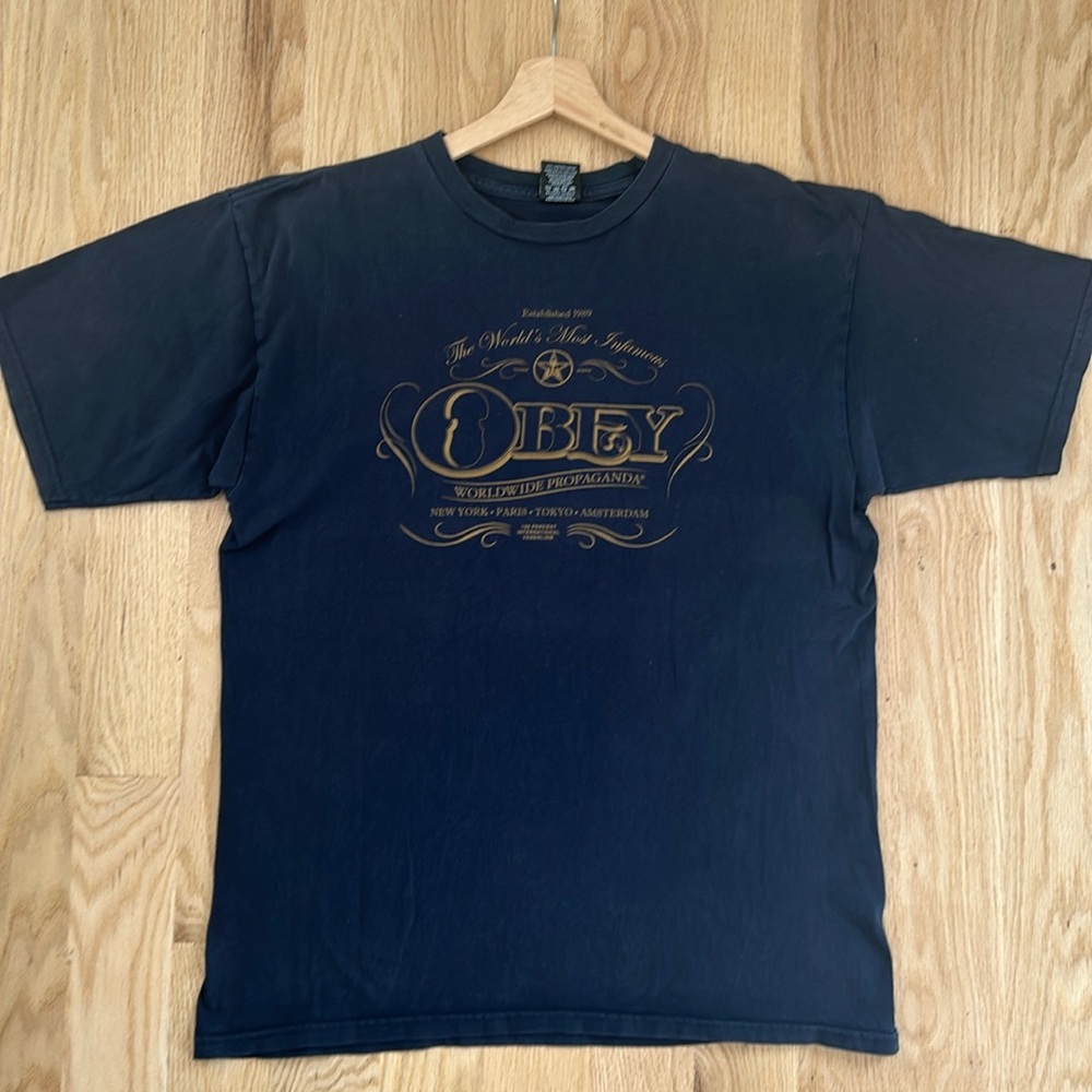 Obey men’s t shirt size L